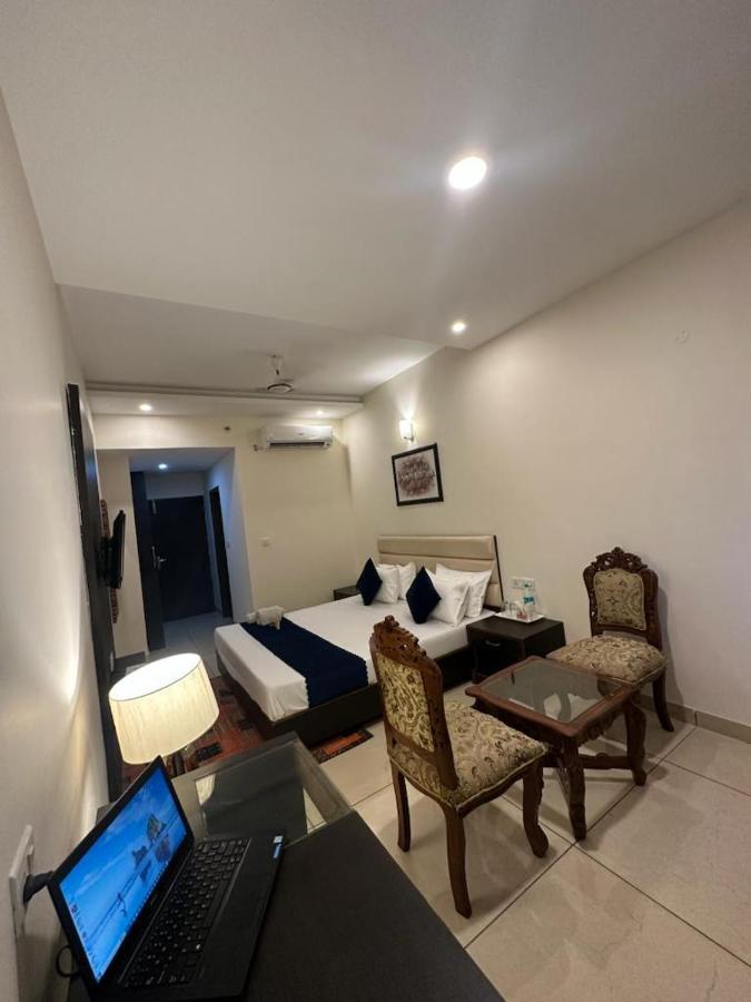 Hotel Jb Residency !! Luxurious & Royal Balcony Rooms !! Large Rooms Zirakpur Ngoại thất bức ảnh