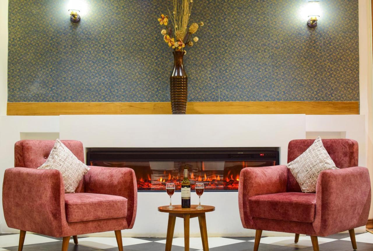 Hotel Jb Residency !! Luxurious & Royal Balcony Rooms !! Large Rooms Zirakpur Ngoại thất bức ảnh
