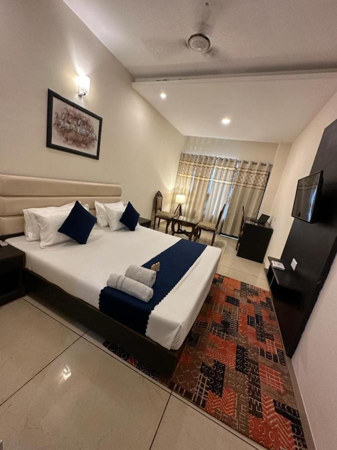 Hotel Jb Residency !! Luxurious & Royal Balcony Rooms !! Large Rooms Zirakpur Ngoại thất bức ảnh