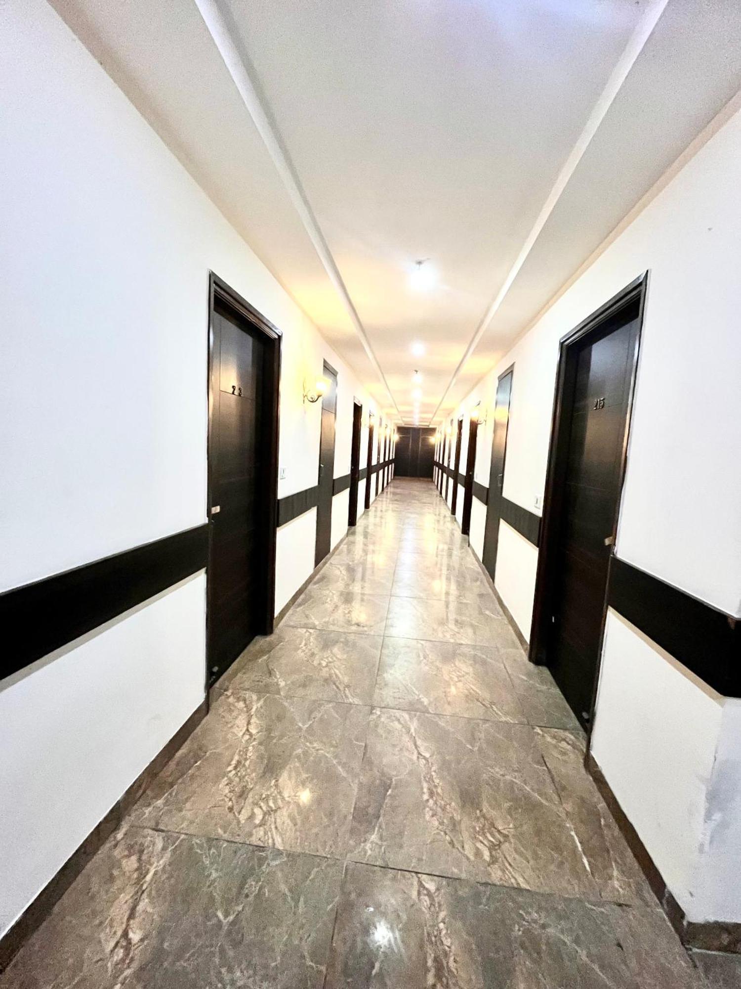 Hotel Jb Residency !! Luxurious & Royal Balcony Rooms !! Large Rooms Zirakpur Ngoại thất bức ảnh