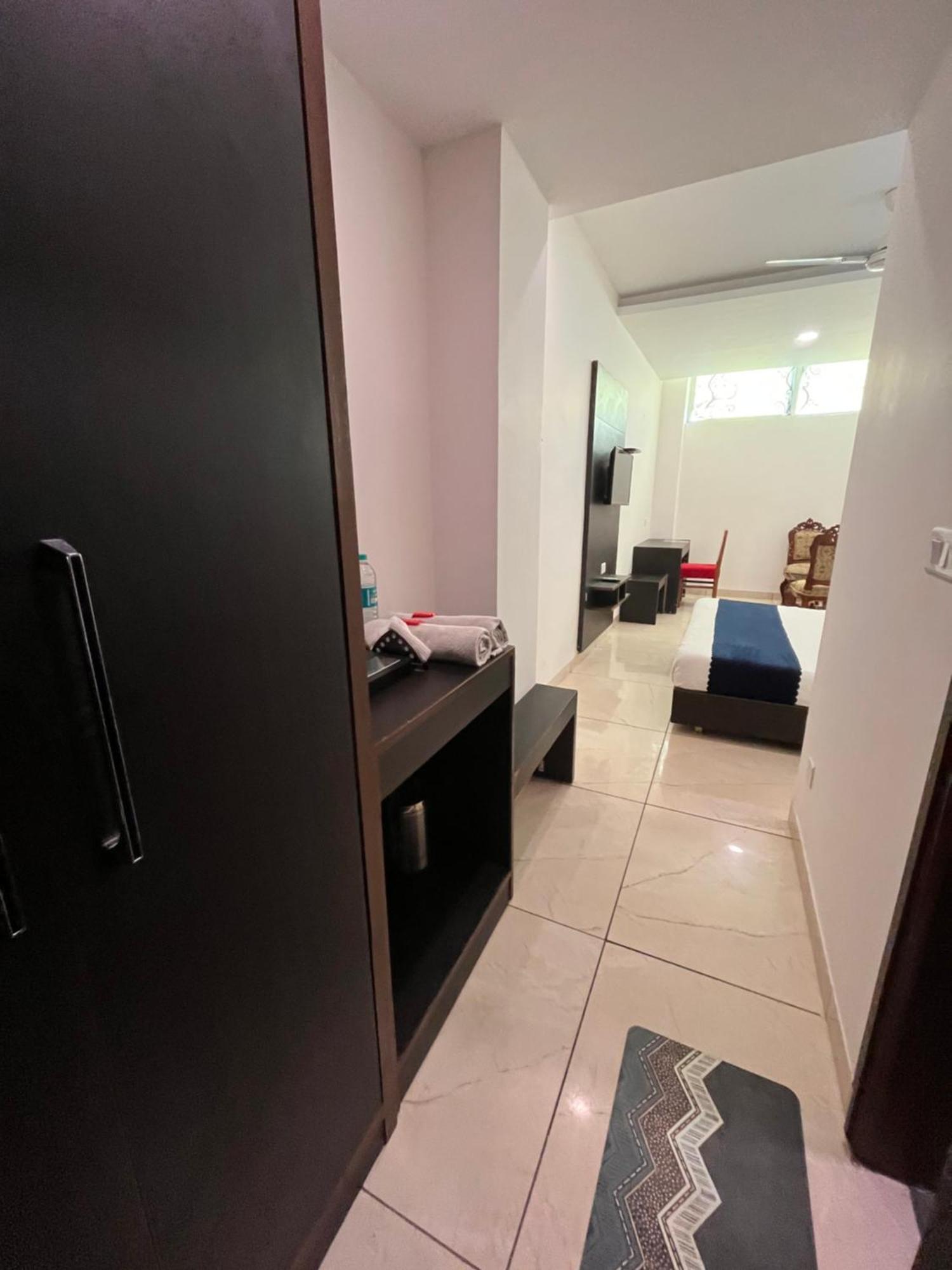 Hotel Jb Residency !! Luxurious & Royal Balcony Rooms !! Large Rooms Zirakpur Ngoại thất bức ảnh