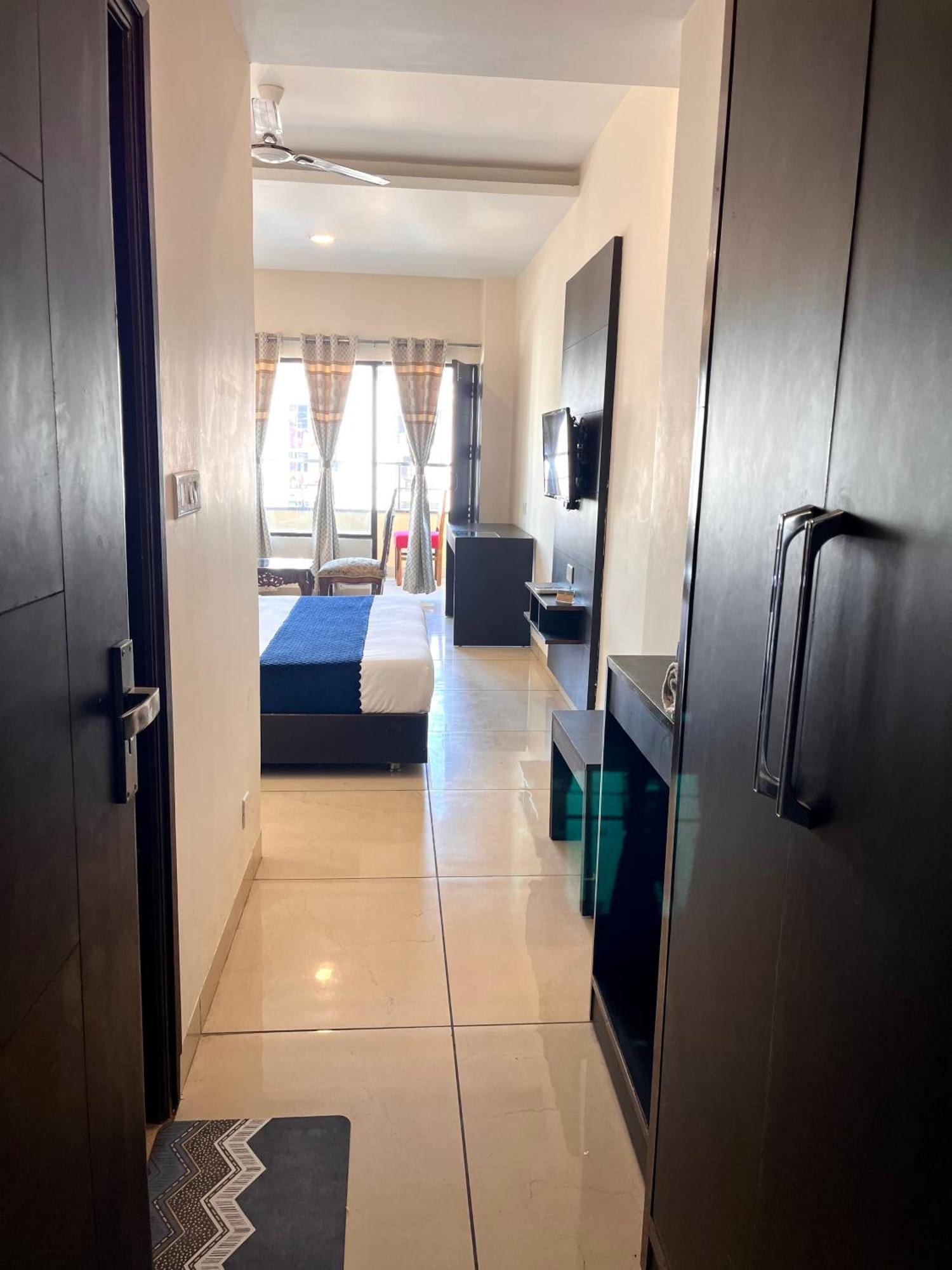 Hotel Jb Residency !! Luxurious & Royal Balcony Rooms !! Large Rooms Zirakpur Ngoại thất bức ảnh