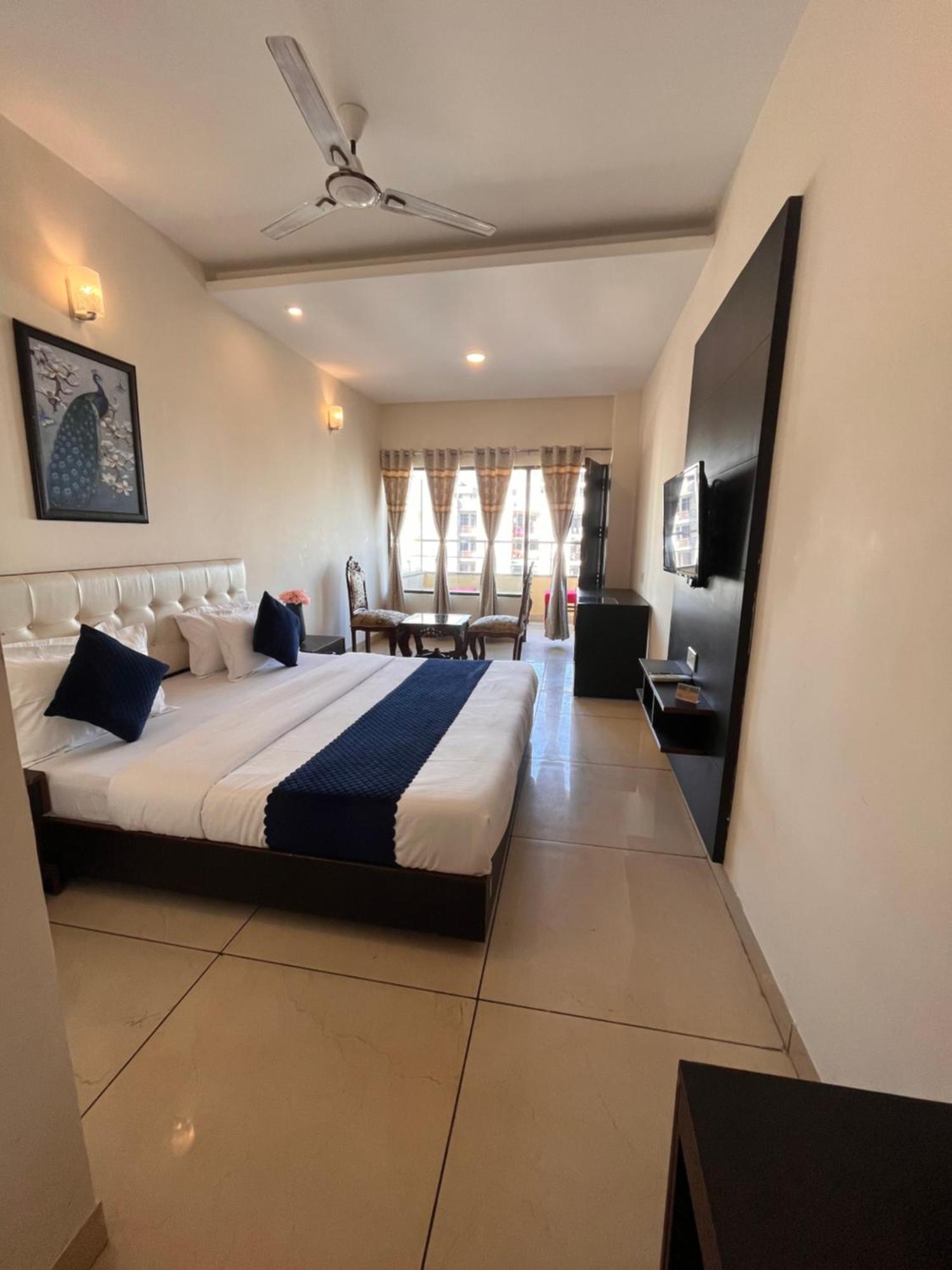 Hotel Jb Residency !! Luxurious & Royal Balcony Rooms !! Large Rooms Zirakpur Ngoại thất bức ảnh