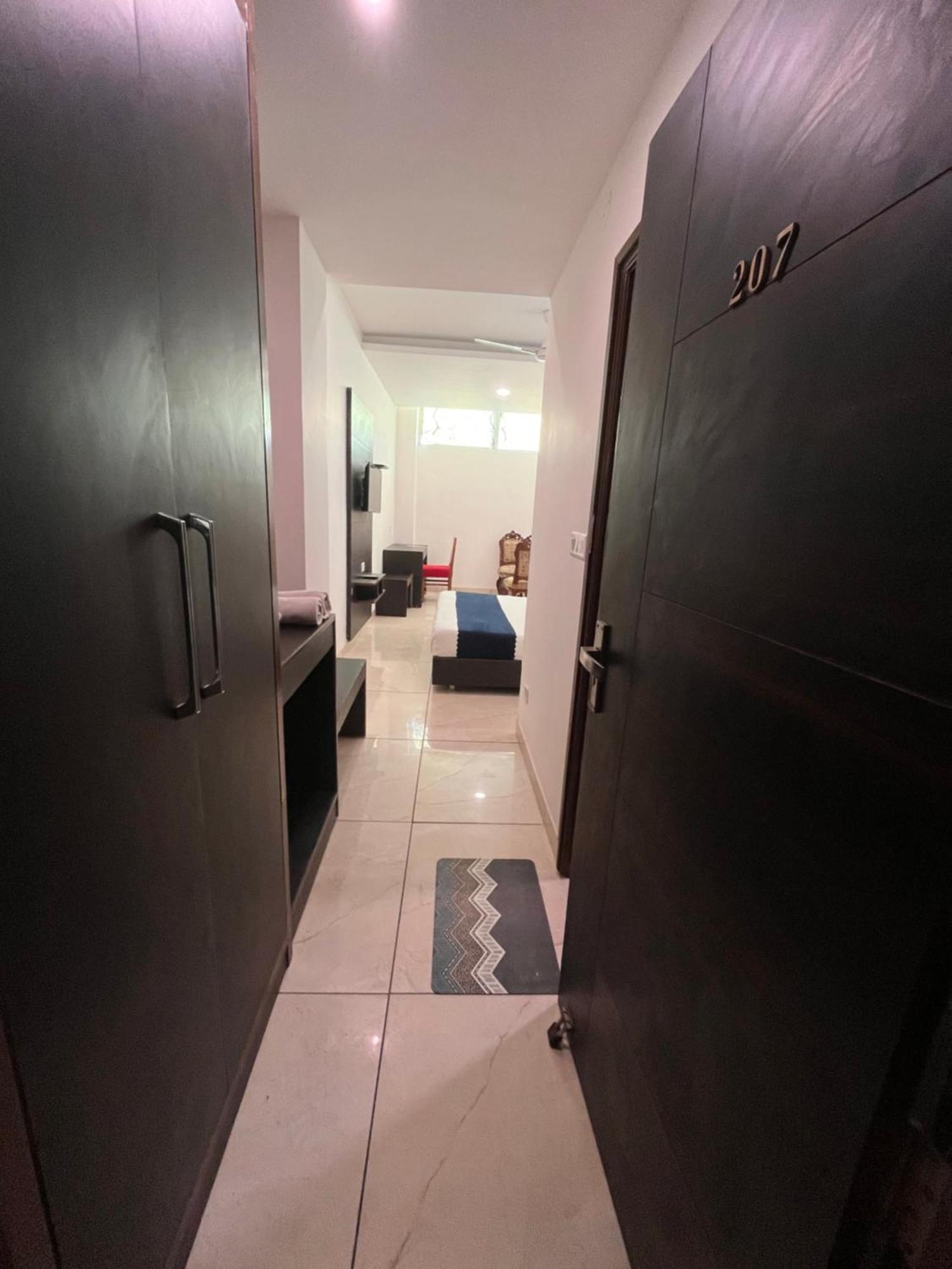 Hotel Jb Residency !! Luxurious & Royal Balcony Rooms !! Large Rooms Zirakpur Ngoại thất bức ảnh