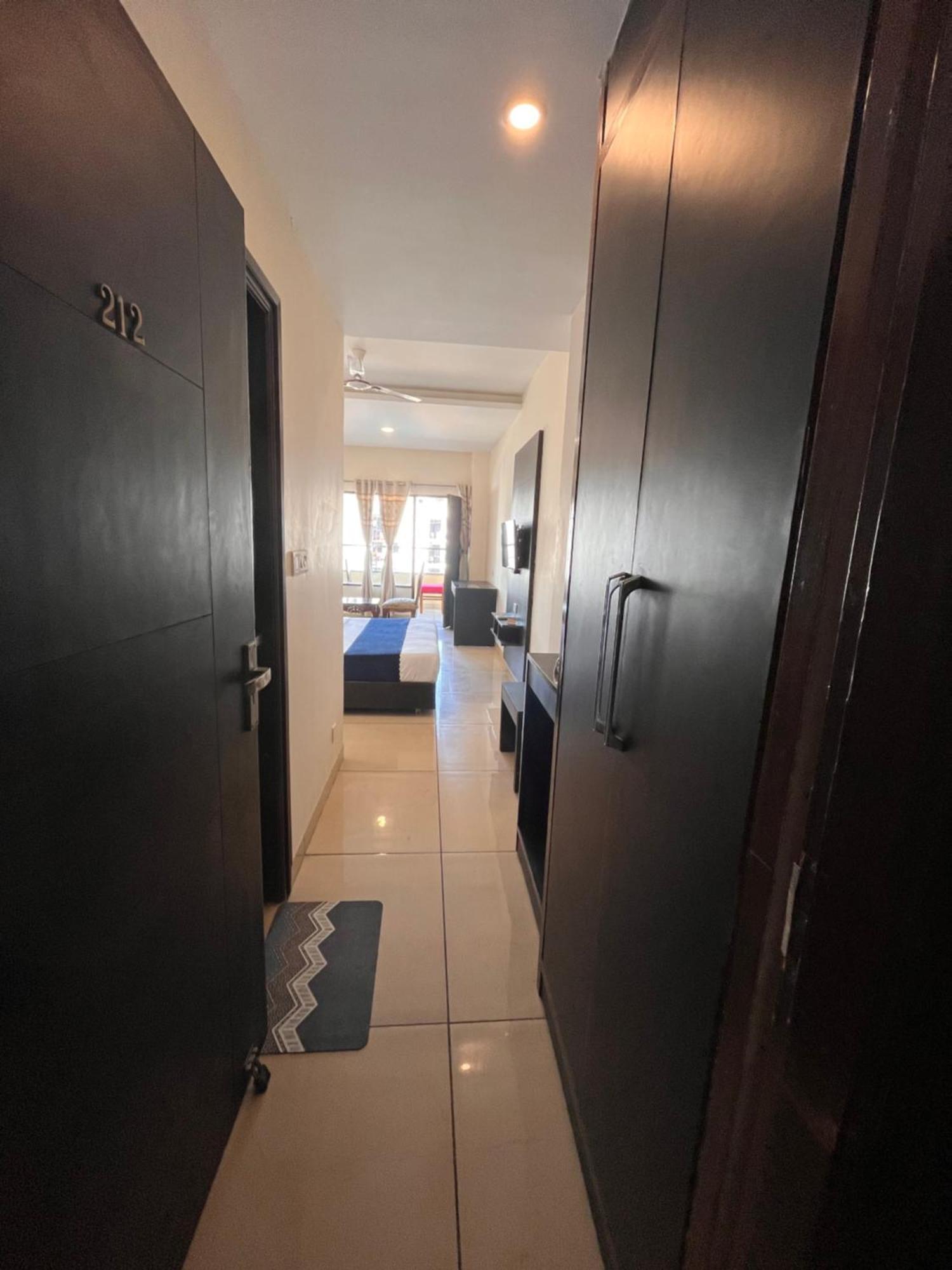 Hotel Jb Residency !! Luxurious & Royal Balcony Rooms !! Large Rooms Zirakpur Ngoại thất bức ảnh